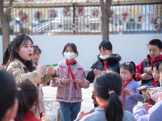 澳门银银河7163青年志愿者协会赴榆中县高墩营小学开展“学习二十大 美育进校园” 支教活动